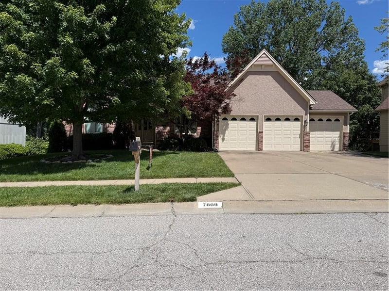 7809 Revere Dr, Kansas City, MO 64151