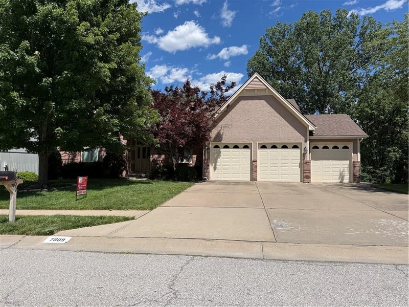 7809 Revere Dr, Kansas City, MO 64151