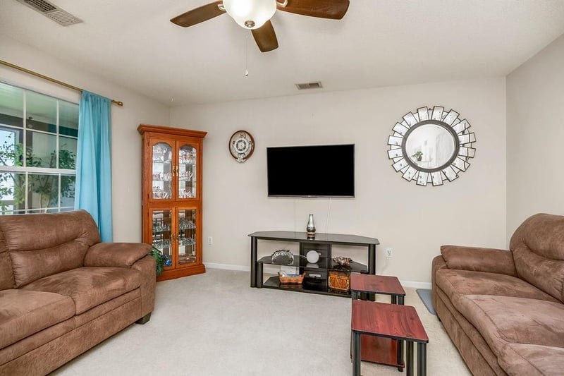 2305 68th St, Gladstone, MO 64118