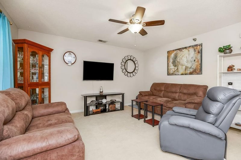 2305 68th St, Gladstone, MO 64118