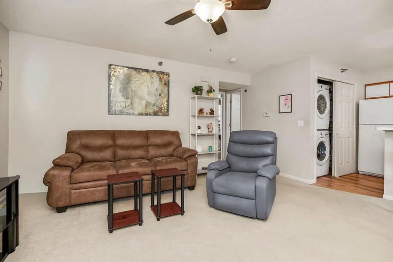 2305 68th St, Gladstone, MO 64118