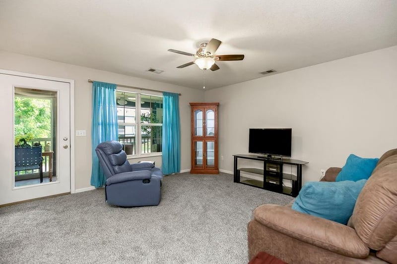 2305 68th St, Gladstone, MO 64118