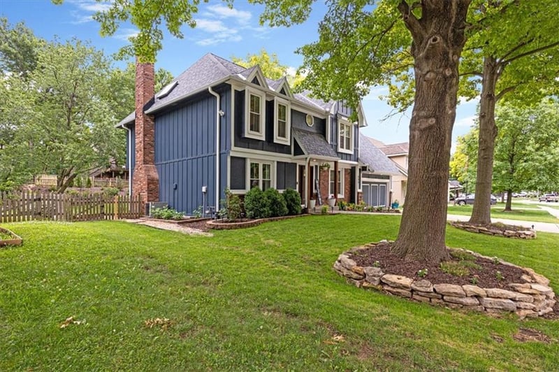 608 Butternut Ln, Liberty, MO 64068