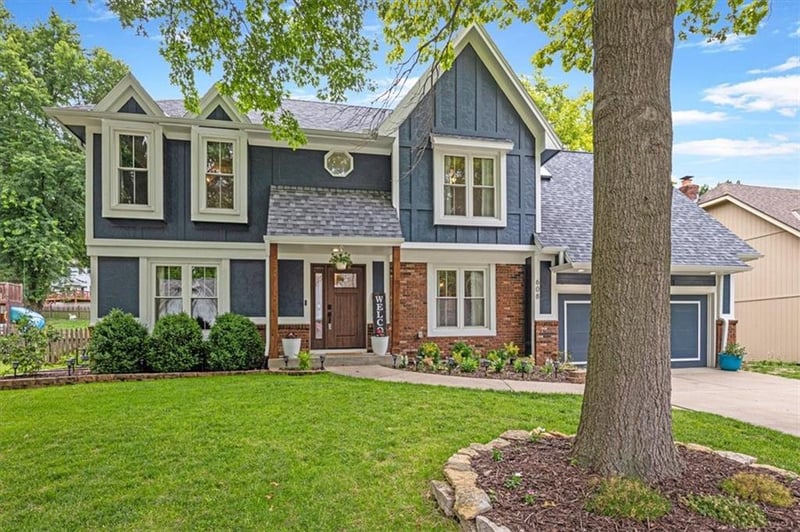 608 Butternut Ln, Liberty, MO 64068