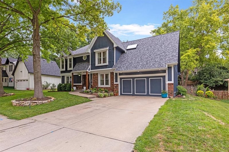 608 Butternut Ln, Liberty, MO 64068