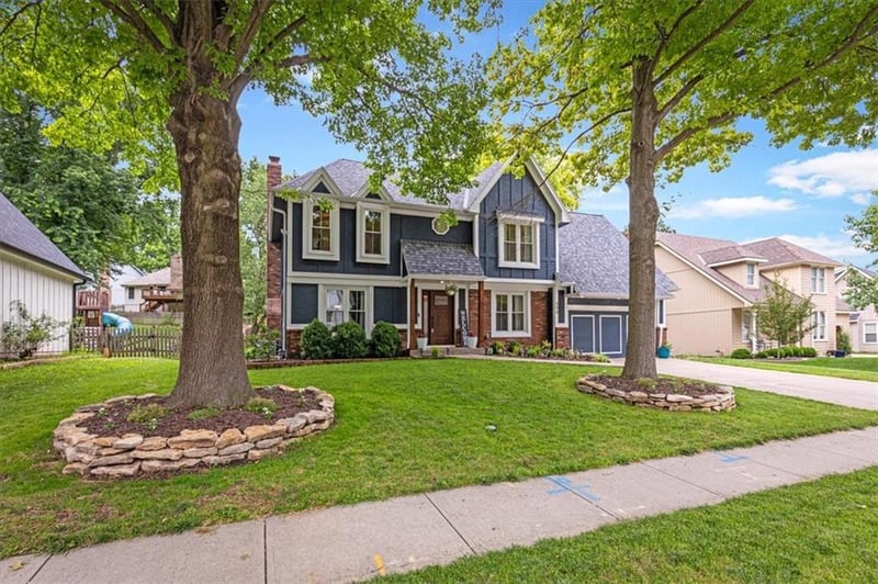 608 Butternut Ln, Liberty, MO 64068