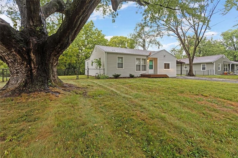 8106 Mo 9 Hw, Parkville, MO 64152