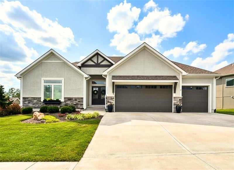 11584 Roundtree St, Olathe, KS 66061