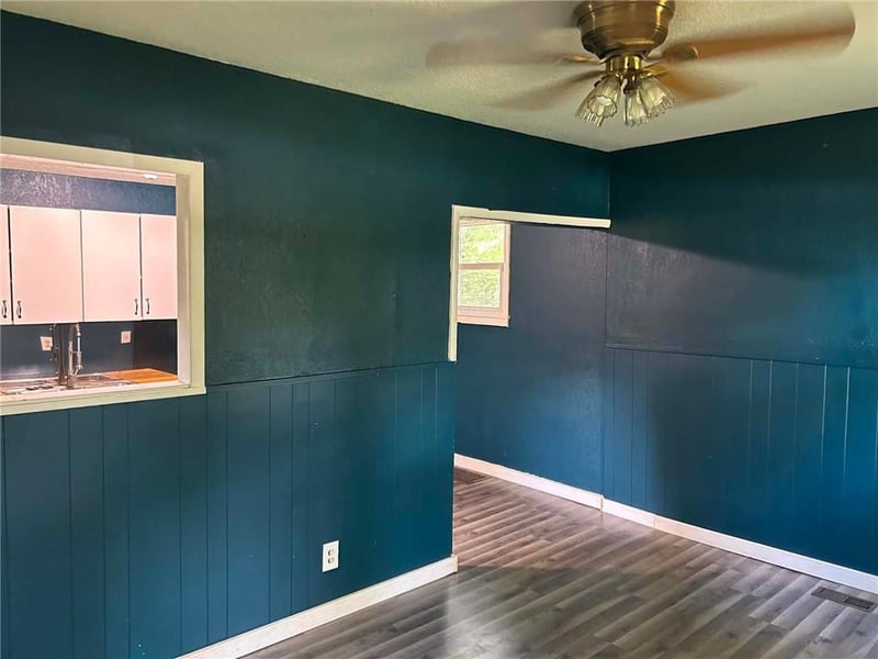 719 S Walnut St, Leavenworth, KS 66048