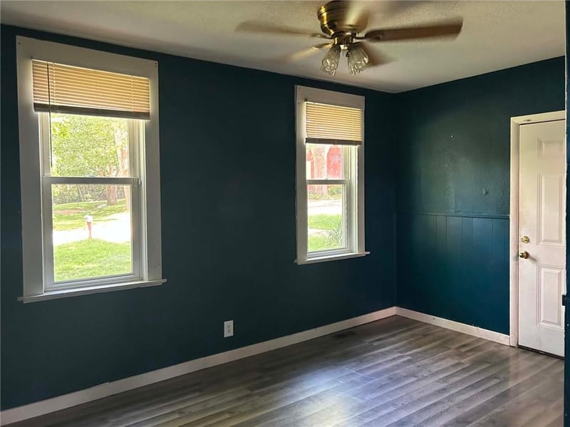 719 S Walnut St, Leavenworth, KS 66048