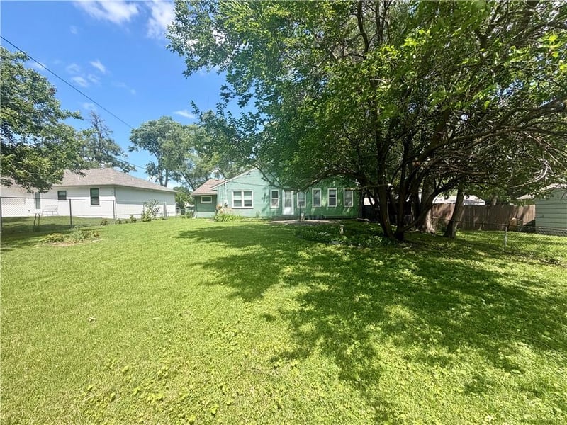 504 Lynn St, Lee's Summit, MO 64063
