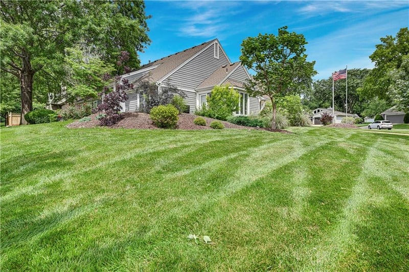 12313 Pembroke Ln, Leawood, KS 66209