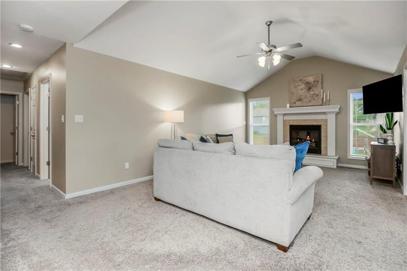 3208 Damon Ln, Lee's Summit, MO 64082