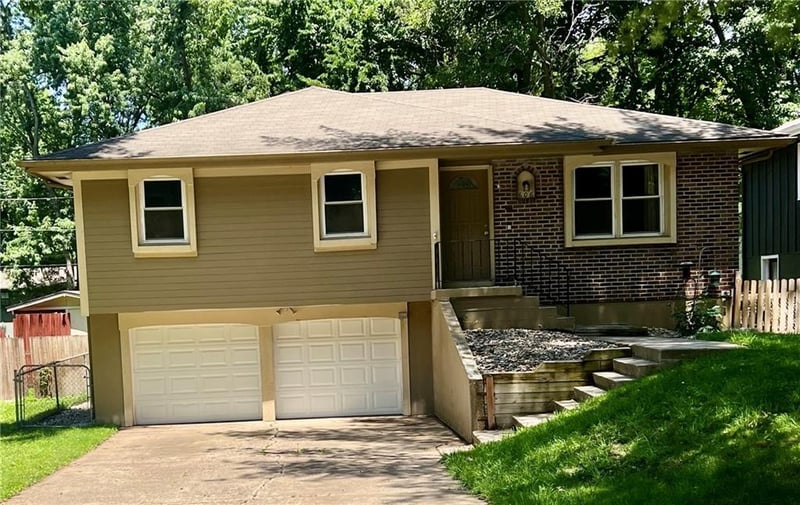 606 114th St, Kansas City, MO 64155