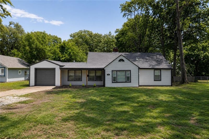 8005 Harris Ave, Kansas City, MO 64138