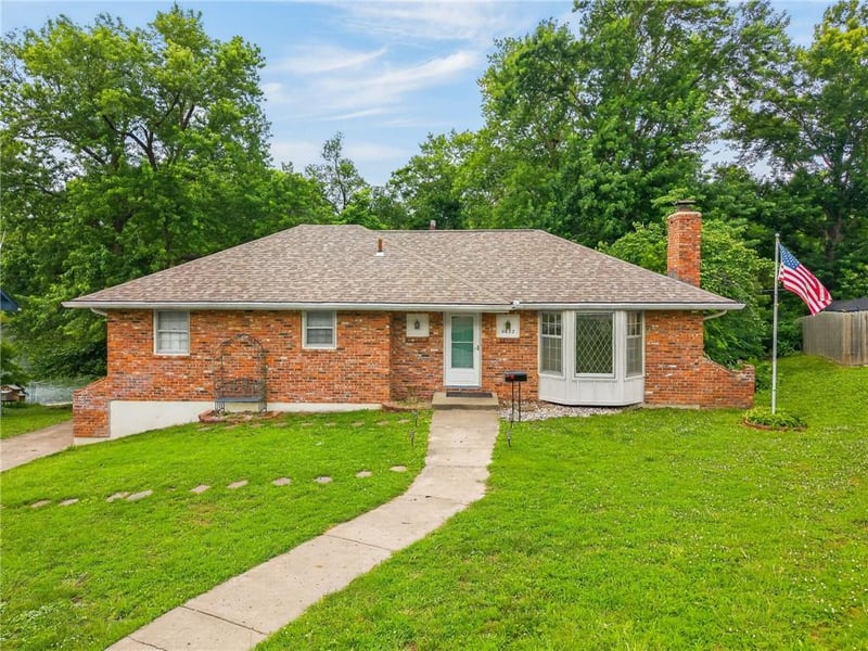 6832 Sterling Ave, Raytown, MO 64133