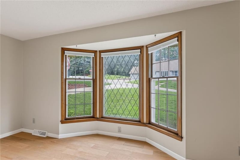 6832 Sterling Ave, Raytown, MO 64133