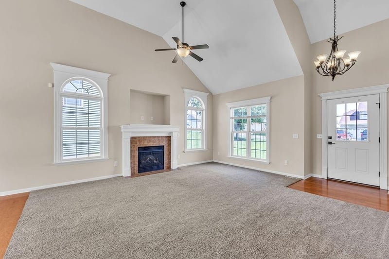 2708 Meadow Ridge Dr, St Joseph, MO 64504