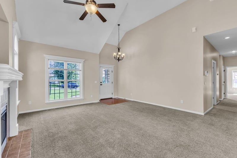 2708 Meadow Ridge Dr, St Joseph, MO 64504