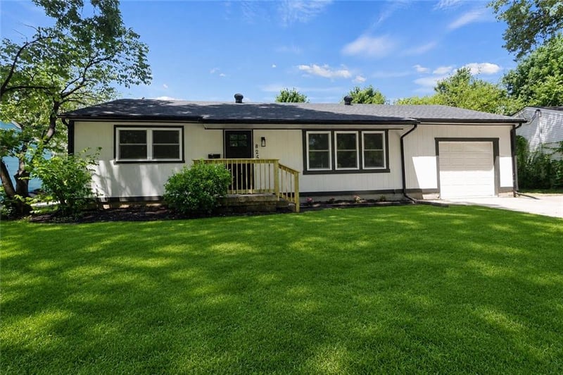 825 Weaver St, Olathe, KS 66061