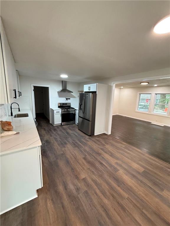 825 Weaver St, Olathe, KS 66061