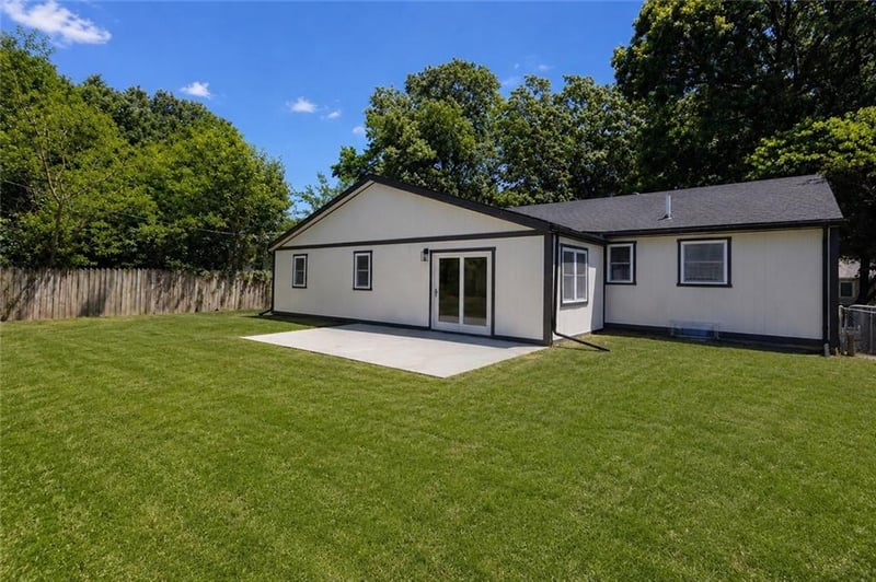 825 Weaver St, Olathe, KS 66061