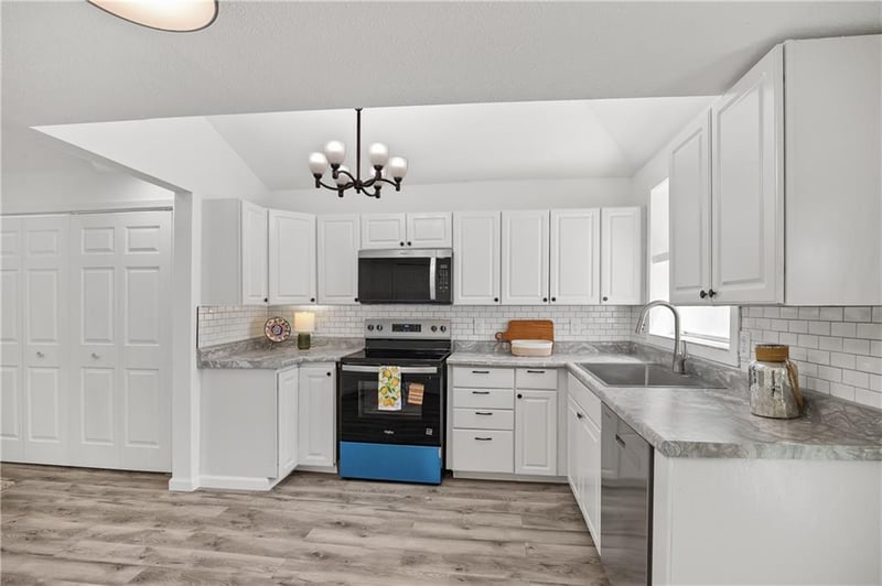 1207 23rd St, St Joseph, MO 64507