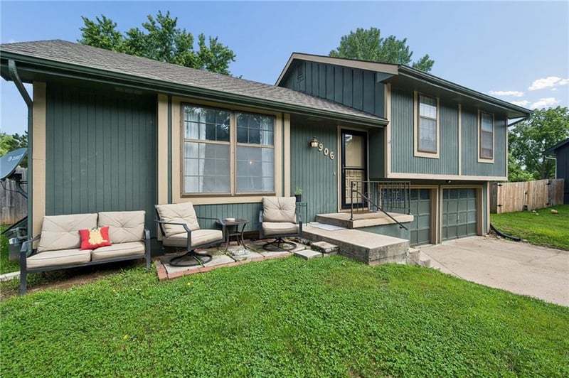 906 Shiloh Ct, Liberty, MO 64068
