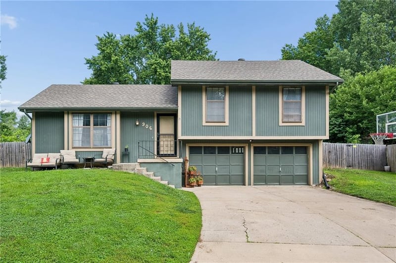 906 Shiloh Ct, Liberty, MO 64068