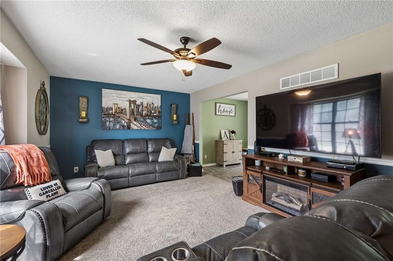 906 Shiloh Ct, Liberty, MO 64068