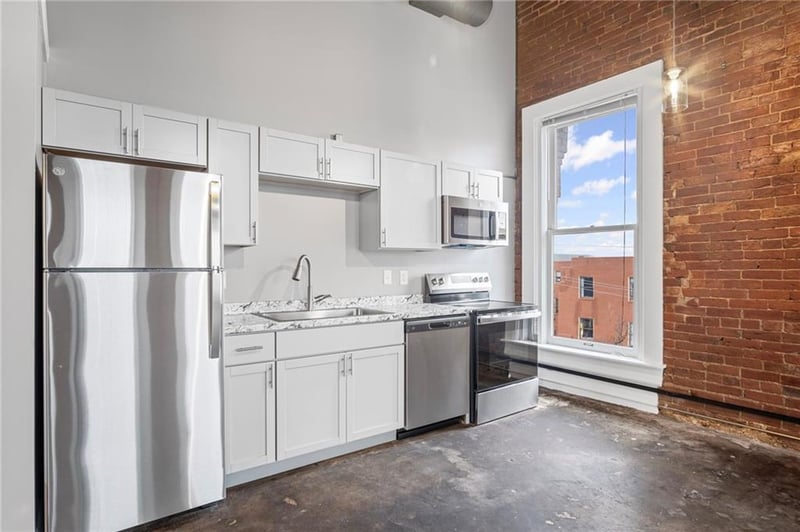 113 5th St #305, Kansas City, MO 64105