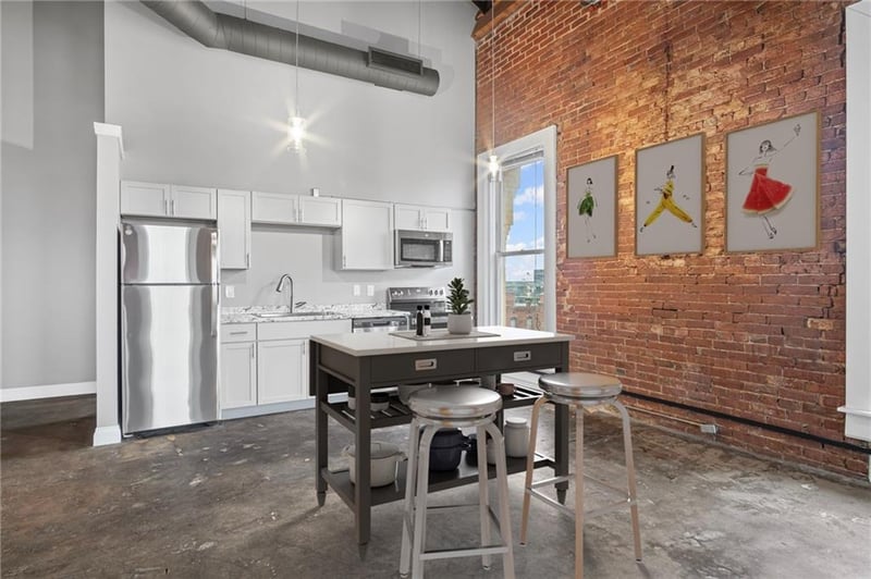 113 5th St #305, Kansas City, MO 64105