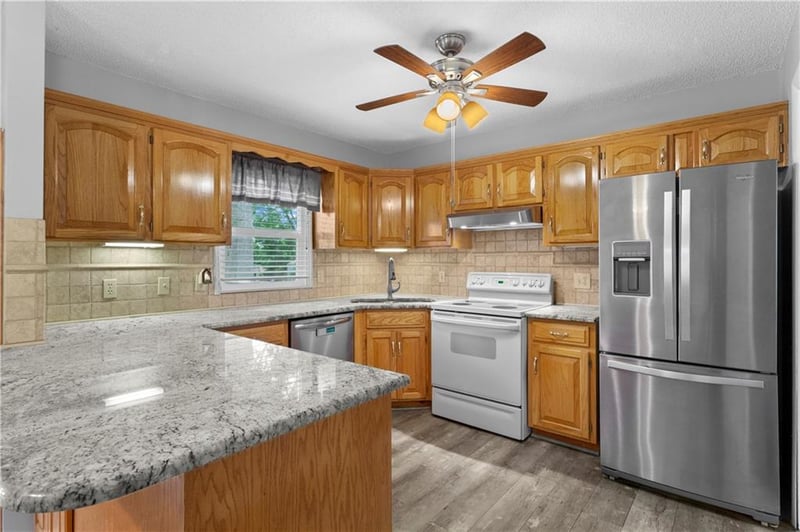 18200 Hanthorne Dr, Independence, MO 64057