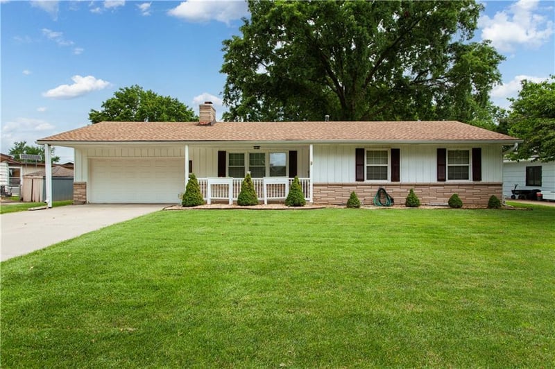 18200 Hanthorne Dr, Independence, MO 64057