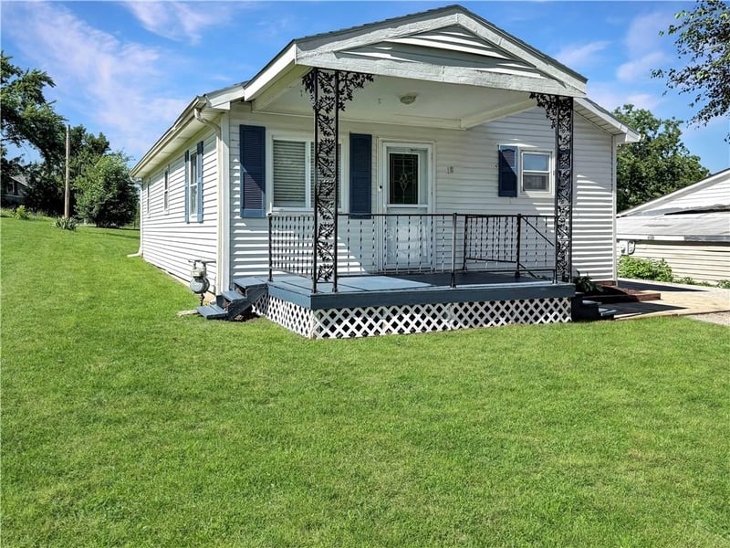 18 27th St, Higginsville, MO 64037