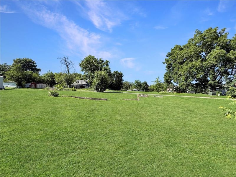 18 27th St, Higginsville, MO 64037