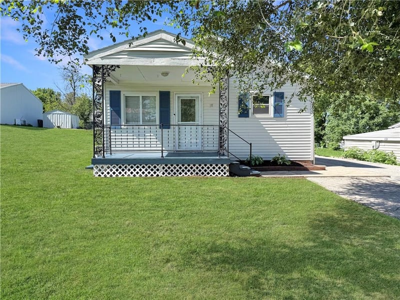 18 27th St, Higginsville, MO 64037
