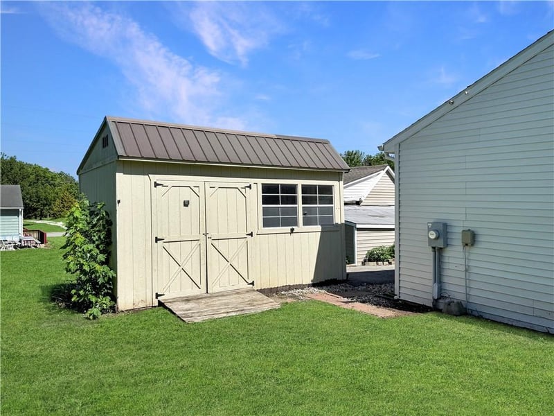 18 27th St, Higginsville, MO 64037