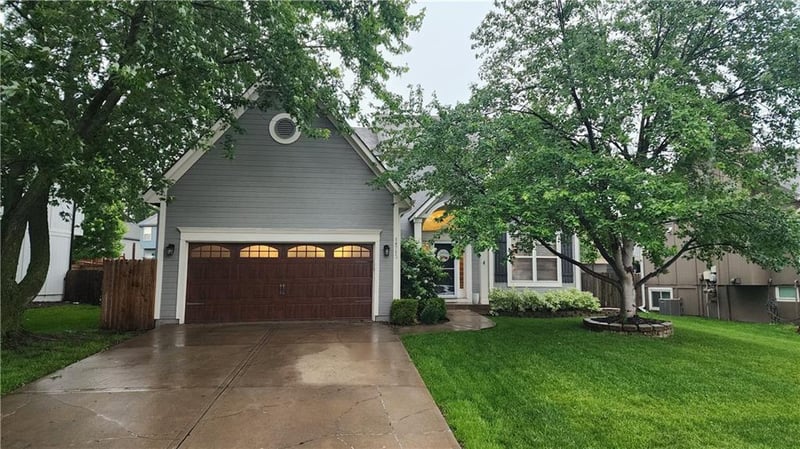 18713 160th St, Olathe, KS 66062