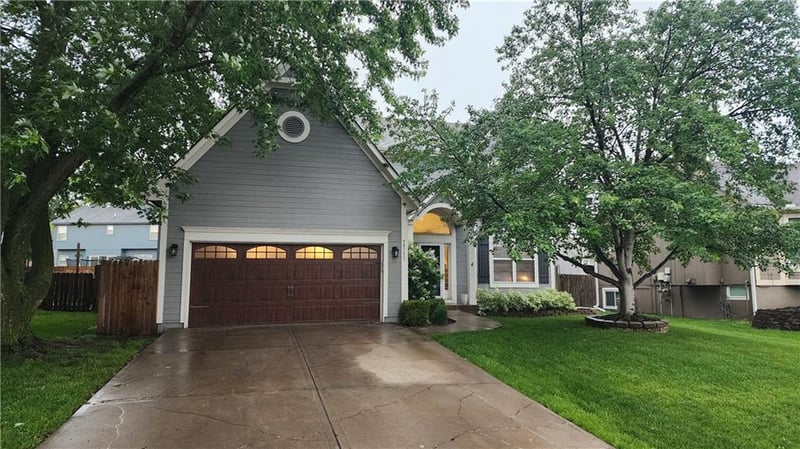 18713 160th St, Olathe, KS 66062