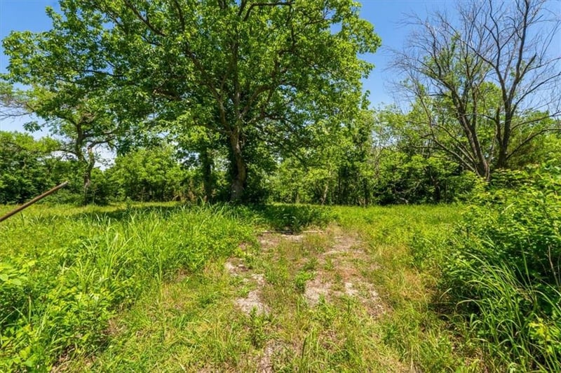 22112 Eureka Rd, Independence, MO 64057