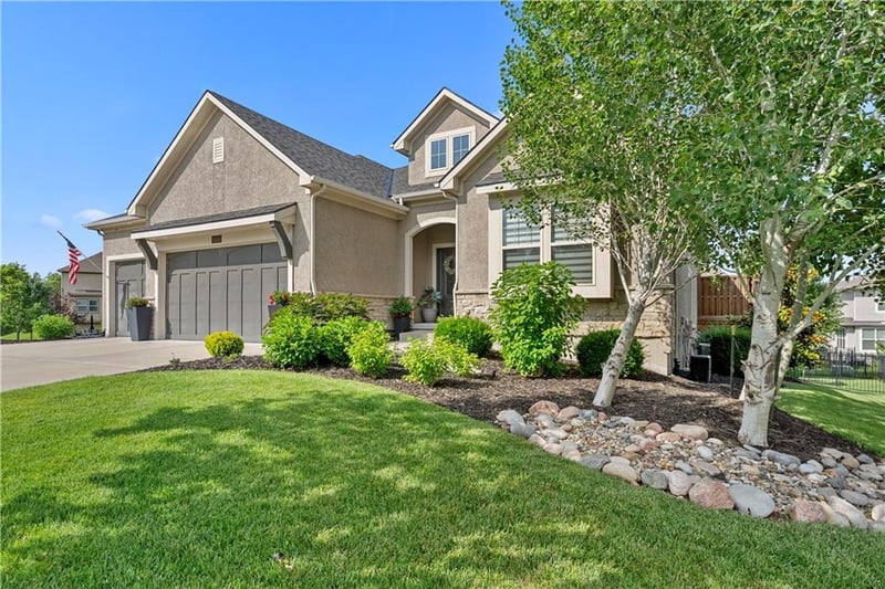 16105 Larsen St, Overland Park, KS 66221
