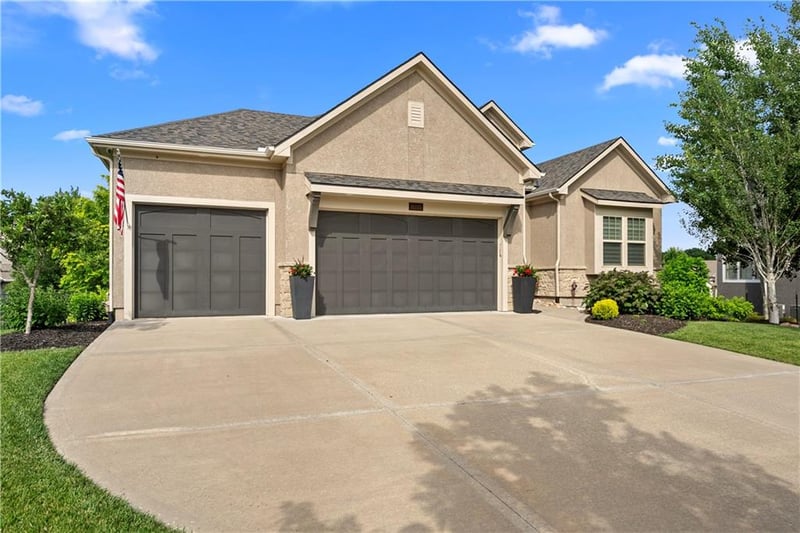 16105 Larsen St, Overland Park, KS 66221