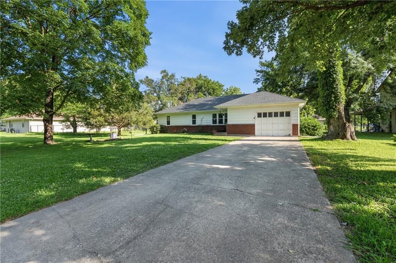 816 Vine St, Lacygne, KS 66040