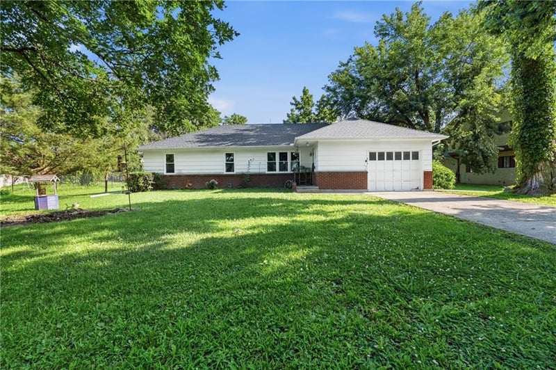 816 Vine St, Lacygne, KS 66040