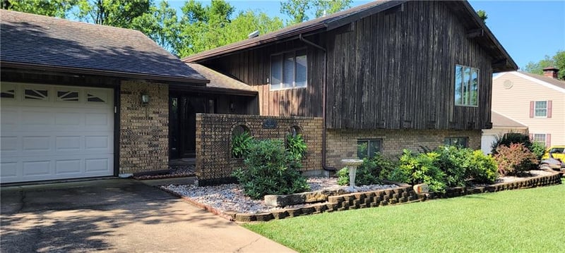 21 Edwards St, Iola, KS 66749