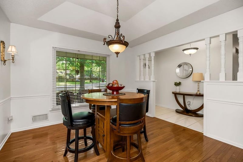 1801 Abbey Ln, Lee's Summit, MO 64086