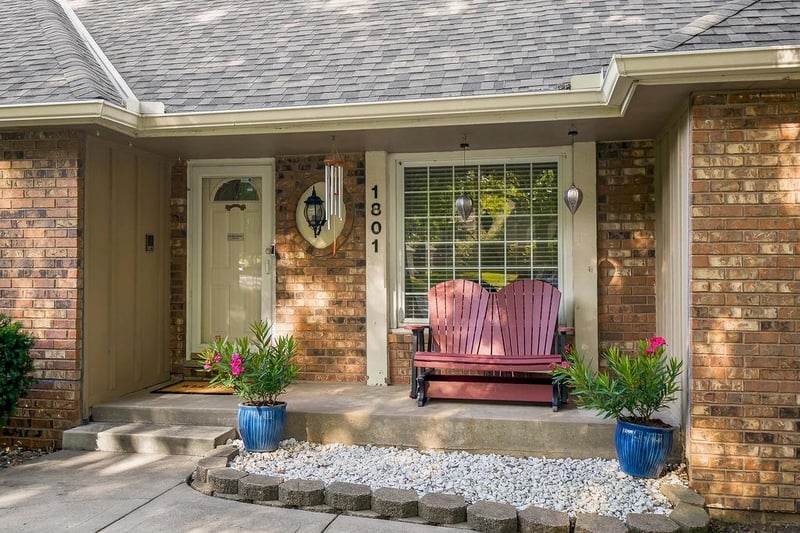 1801 Abbey Ln, Lee's Summit, MO 64086