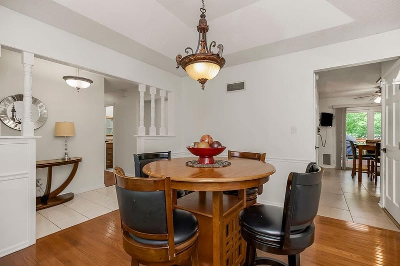 1801 Abbey Ln, Lee's Summit, MO 64086