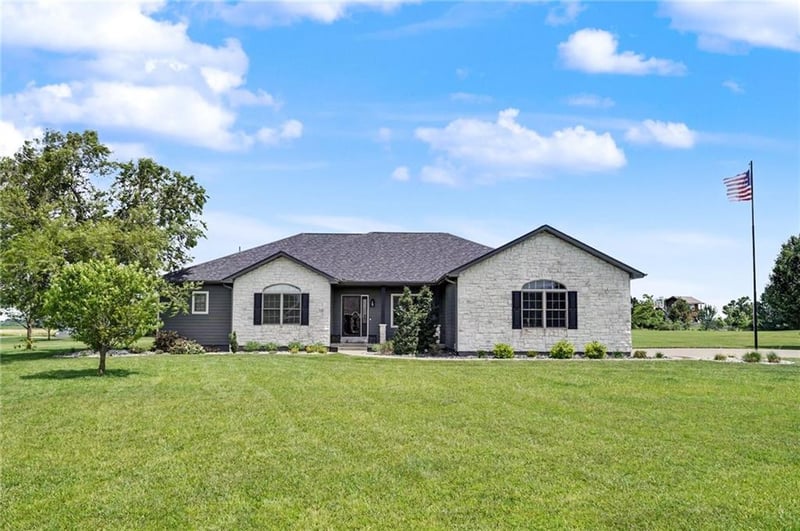 16 Links Dr, Garnett, KS 66032